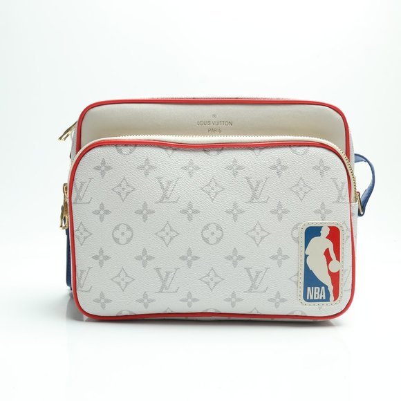 💕L💕V💕 x NBA Monogram messenger bag 29 x 21x 12